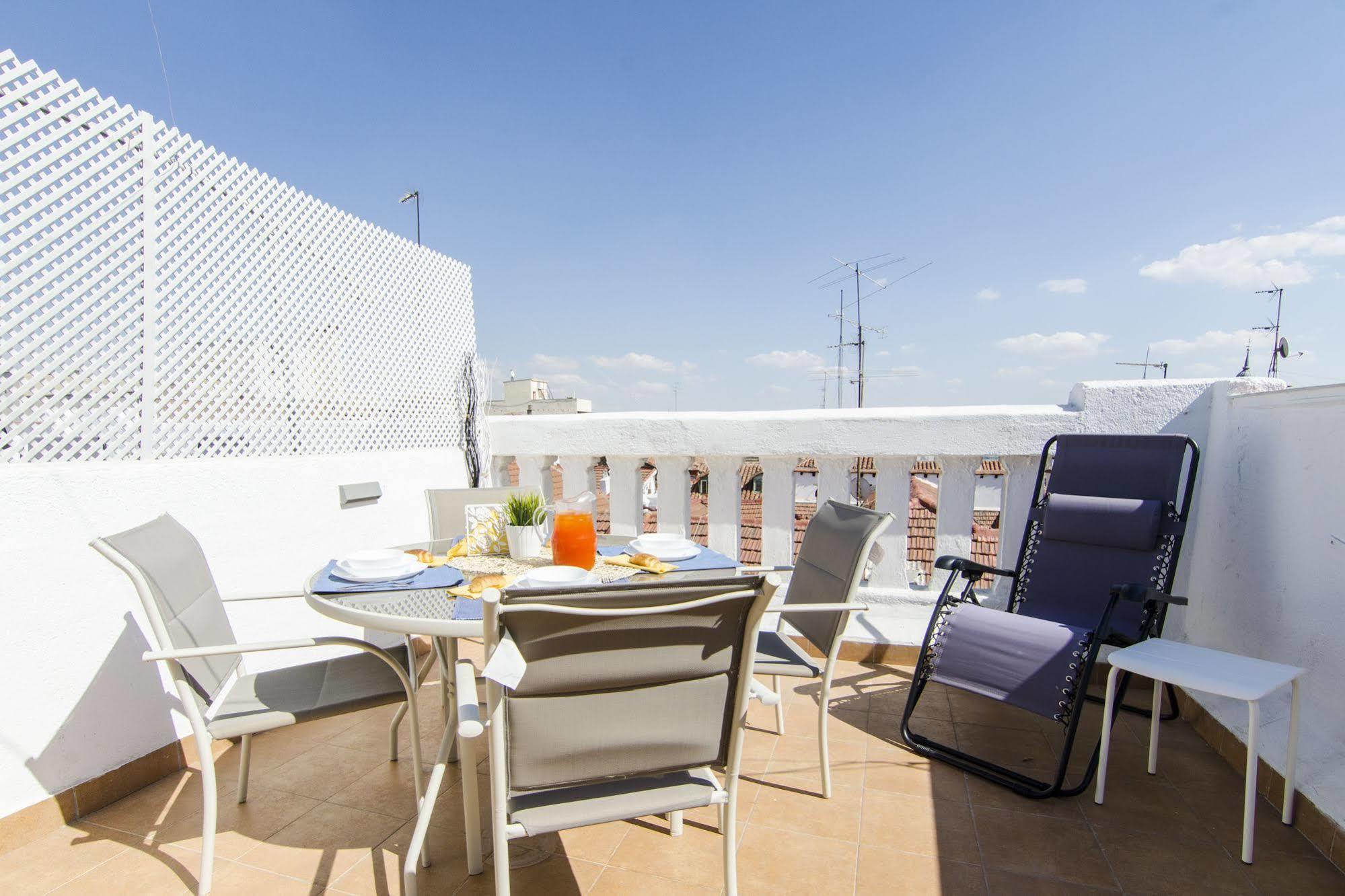 Apartments Dreammadrid Atocha Terraza ภายนอก รูปภาพ